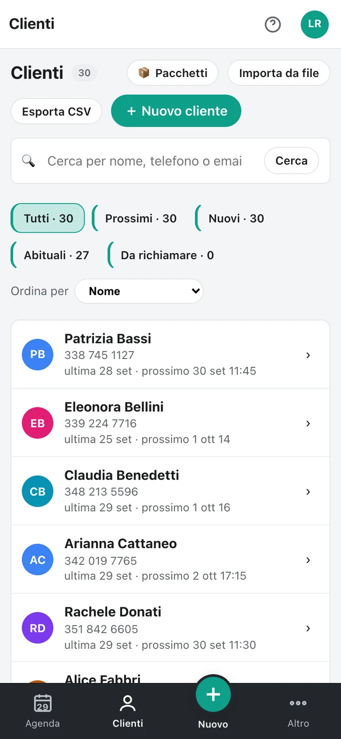 La rubrica dei clienti sul telefono